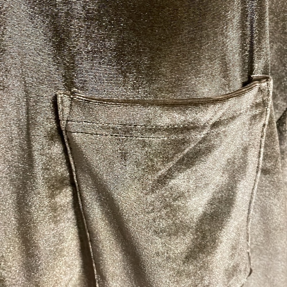 KLD Women’s Velvet Oversized drop sleeve Top. Olive green size Large - Picture 3 of 8